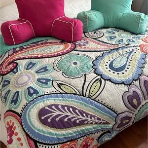 Last call:Pottery Barn Teen Bedding-queen bedspread and 2-reading pillow covers